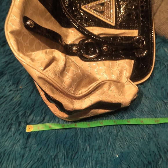 Guess purse - Picture 4 of 8